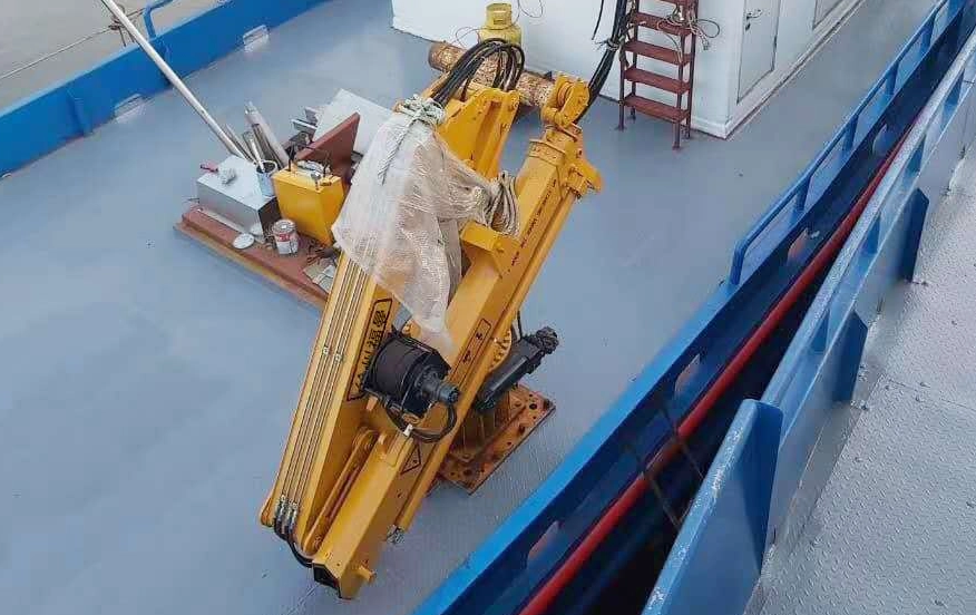 alt:Fuman Truck Crane lifting heavy construction materials with precision hydraulics and robust chassis.