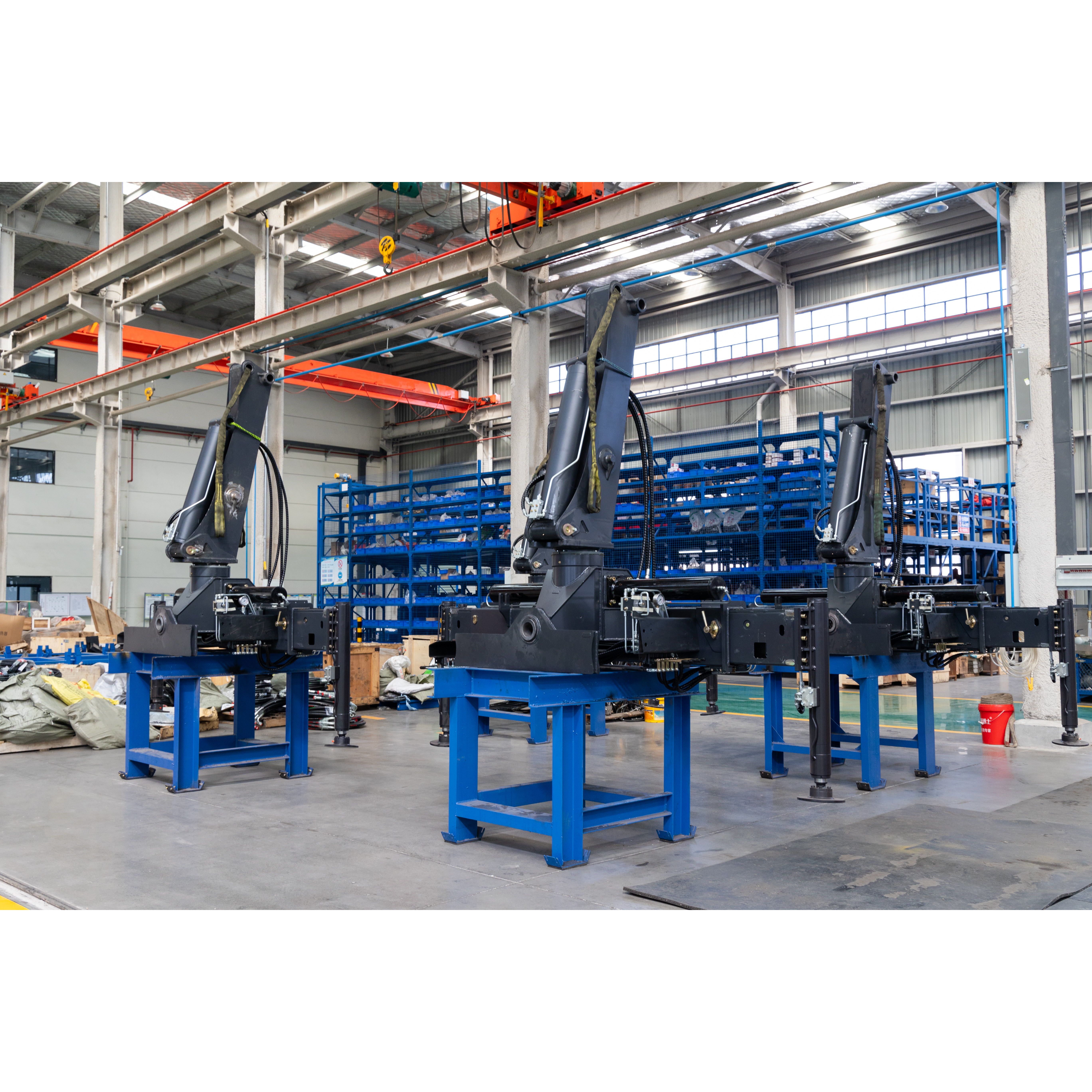 alt:Truck-mounted crane manufacturing at Xuzhou Fuman factory
